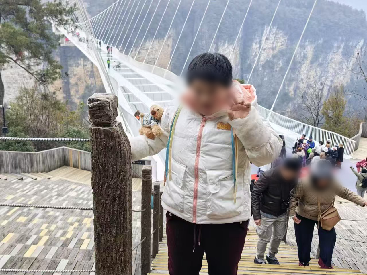 宋玉瑩生前照。