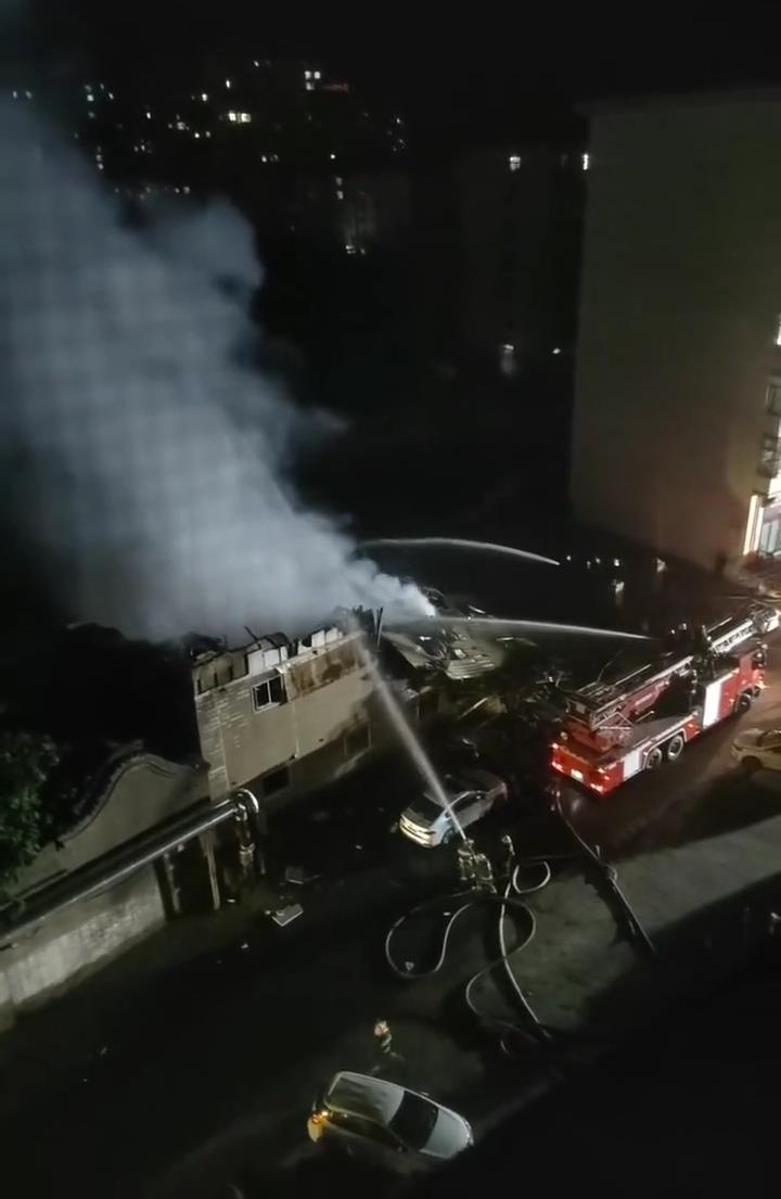 山西文水一輕鋼結構房屋失火 致3死