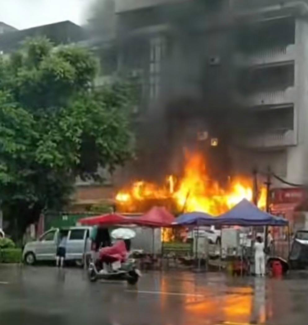 廣西梧州一居民樓發生火災 致5死