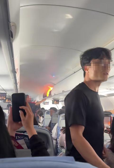 CA139航班空中起火緊急備降上海