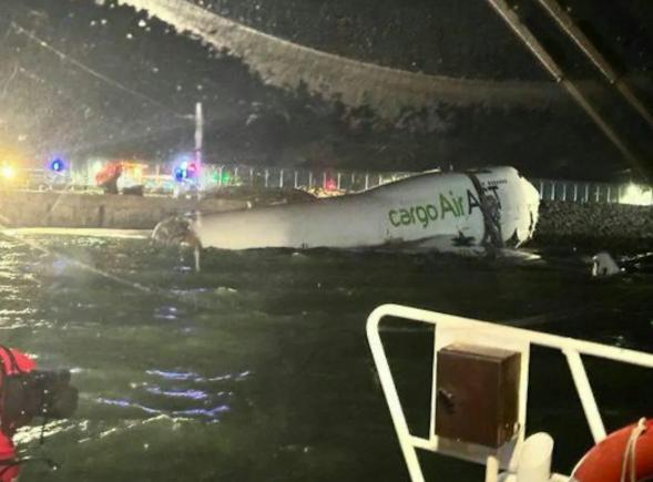 香港國際機場發生貨機墜海事故 致2死